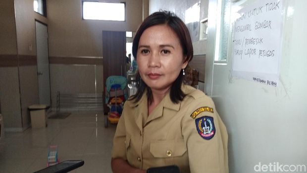 Lina, sepupu suami M