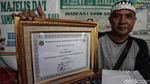 Asyiknya Pergi Umrah Hanya dengan Menabung Sampah