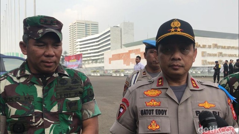 Pangdam Jaya Ingatkan Warga Demo Sesuai UU: Jangan Hukum Rimba yang Bermain Pangdam Jaya Ingatkan Warga Demo Sesuai UU: Jangan Hukum Rimba yang Bermain
