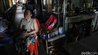 Menurut keterangan warga rusun tersebut dibangun oleh Pelindo.