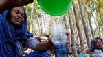 Potret Warga Gunungkidul Cari Air Bersih dari Bocoran Pipa