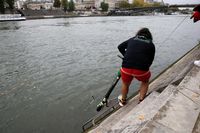 Sungai Jakarta Ada Sampah, Sungai Paris Ada Skuter