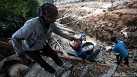 Normalisasi dilakukan dengan cara membangun turap disepanjang aliran sungai.