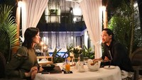Foto: Instagram @kimberlyryder dan @edward_akbarCandle light dinner di Bali, begini momen romantis Kimberly dan sang suami.