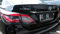 Crown yang akan dipakai menteri tersebut menggendong mesin berkode A25A-FXS dengan kapasitas 2.500 cc. Sebagai mobil hybrid, mesin digabungkan dengan motor yang kalau digabungkan total tenaganya mencapai 226 PS. Mesinnya punya torsi maksimal 221 Nm pada 3.800-5.400 rpm dan motornya punya torsi maksimal 300 Nm.