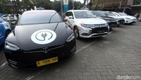 Kini warga yang memiliki mobil listrik bisa melakukan pengisian baterai di SPKLU tersebut.
