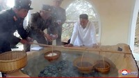 Dibangun oleh para tentara, Kim Jong Un memuji resor ini sebagai keajaiban dan bangunan sempurna. (KCNA)