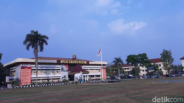 Langit cerah di Palembang.
