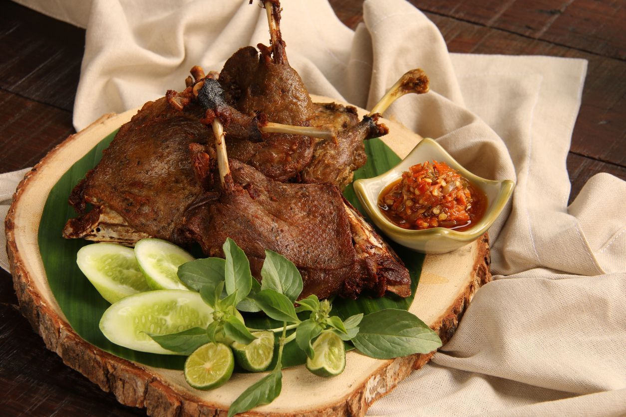 Bu Risma Ini Pecel Lele Dan Nasi Bebek Enak Di Jakarta