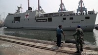 Hanya saja dalam kesempatan tersebut wartawan tidak diperkenankan untuk ikut menumpang kapal menuju lokasi jatuhnya pesawat nahas itu.