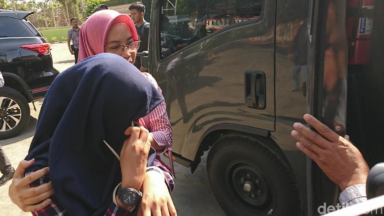 Perempuan Ini Selundupkan Sabu dalam Kondom ke Rutan Trenggalek Perempuan Ini Selundupkan Sabu dalam Kondom ke Rutan Trenggalek