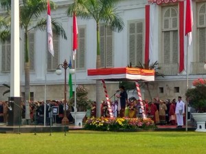 Rayakan Sumpah Pemuda, Sri Mulyani Diserbu Warna-warni Baju Adat