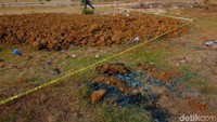 Diduga kuat, kata Bimantoro, limbah sengaja dikubur di dalam tanah untuk menghindari kewajiban mengelola limbah B3 yang diatur dalam undang-undang.