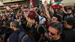 Luapan Kegembiraan Demonstran Usai PM Lebanon Umumkan Pengunduran Diri