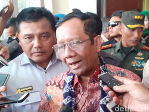 Mahfud Cerita Beda Perizinan di Indonesia dengan Singapura