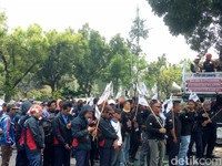 Buruh Minta Anies Naikkan UMP DKI Jadi Rp 4,6 Juta