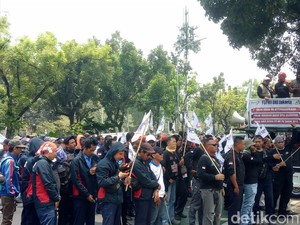 Siap-siap! Ribuan Buruh Bakal Kepung Kemnaker, Ini Tuntutannya