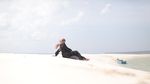 Foto Drone: Pantai yang Pasirnya Memanjang ke Depan 2 Km