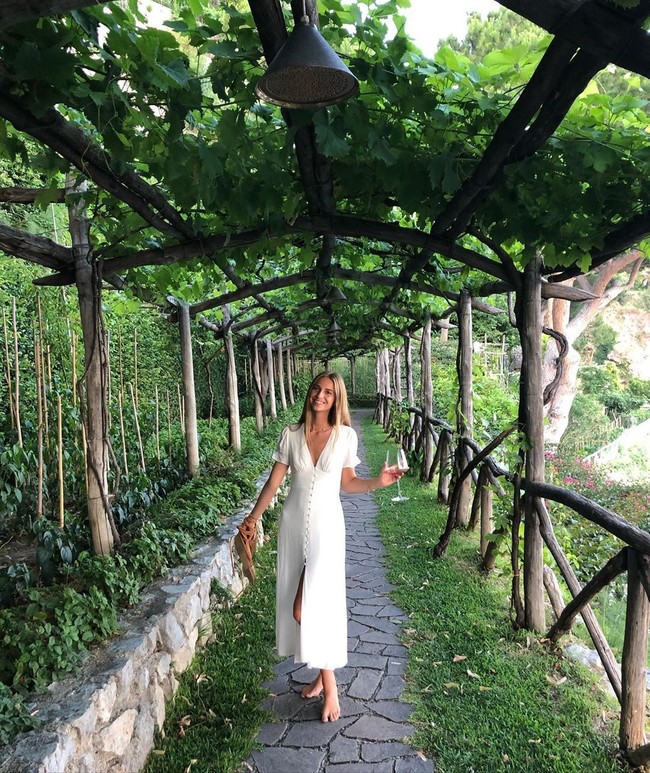 Meski dilahirkan sebagai orang kaya, Talita mengaku punya kehidupan yang normal. Namun Instagram memang merupakan bagian dari usahanya membangun brand. Foto: Instagram @tvf