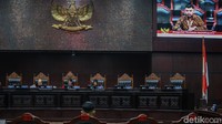 Dalam sidang, Deo menjelaskan, publik tidak dilibatkan dalam proses perancangan revisi UU KPK oleh DPR.