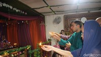 Baik umat Hindu India maupun pengunjung umum ikut serta dalam perayaan ini. (Putu Intan Raka Cinti/detikcom)
