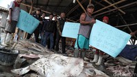 Nantinya warga terdampak pembangunan ini akan ditempatkan di shelter yang akan dibangun di sekitar lokasi. Setelah dipindah ke shelter, nantinya mereka akan dipindahkan ke rumah susun yang sedang dalam perencanaan Pemprov DKI.