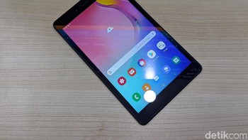 Layarnya berukuran 8 inch dengan resolusi HD+ dengan rasio 16:10. Foto: Adi Fida Rahman/detikINET