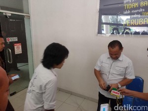 Usai Diperiksa Terkait Suap Walkot Medan, Kadis Koperasi Bungkam