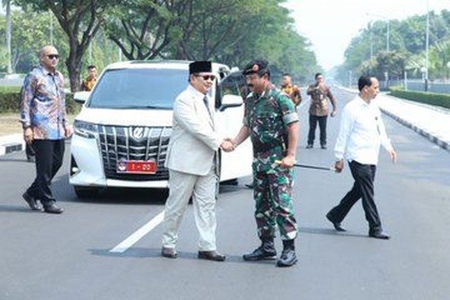 Berita Populer: Keistimewaan Alphard Prabowo, Alasan Mobil AS Cabut