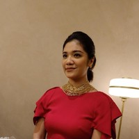 Cuma diproduksi satu itu susah sekali, sebenarnya kita mau bikin dua, tapi aku bilang, aku nggak bisa, terlalu susah, karena satu persatu kan bikinnya tulisannya di gergaji, kata wanita yang akrab disapa Sri. Foto: Anggi Mayasari/Wolipop