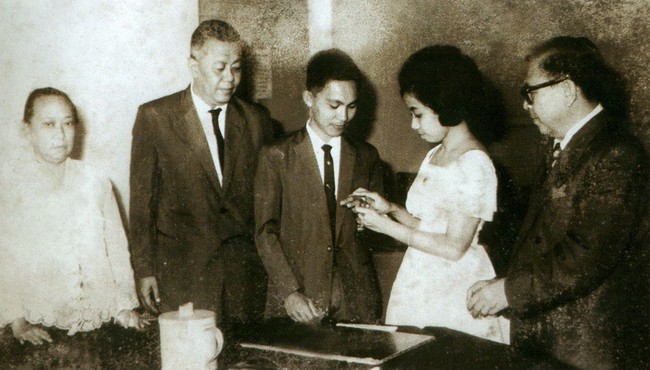 Aku terpincut dengan kegantengannyaa tapi yang lebih penting karena kepintarannya, tulis Martha Tilaar dalam buku autobiografi yang bertajuk Dari Gombong Desaku Berkumandang di United Nations, New York. Foto: Dok. Pribadi Martha Tilaar