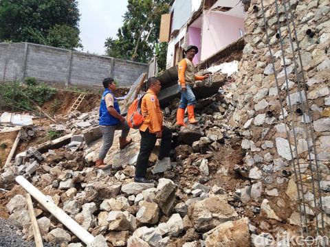 Tanah Ambrol, Rumah di Permukiman Mewah Bandung Barat Rusak Berat