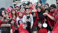 Dirinya bahkan sudah memiliki fans sendiri yang setia mendukungnya. Foto: Palevi S/detikFoto