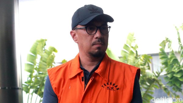 Wajah Tegang Tersangka Suap Dinas PUPR Muara Enim