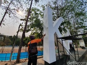 Landmark Kota Bekasi yang Dipenuhi Coretan Kini Dicat Ulang