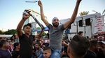 Luapan Kegembiraan Demonstran Usai PM Lebanon Umumkan Pengunduran Diri
