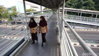 Tak tanggung-tanggung, anggaran Pemprov DKI Jakarta untuk merevitalisasi 11 JPO tersebut mencapai Rp 110 miliar.