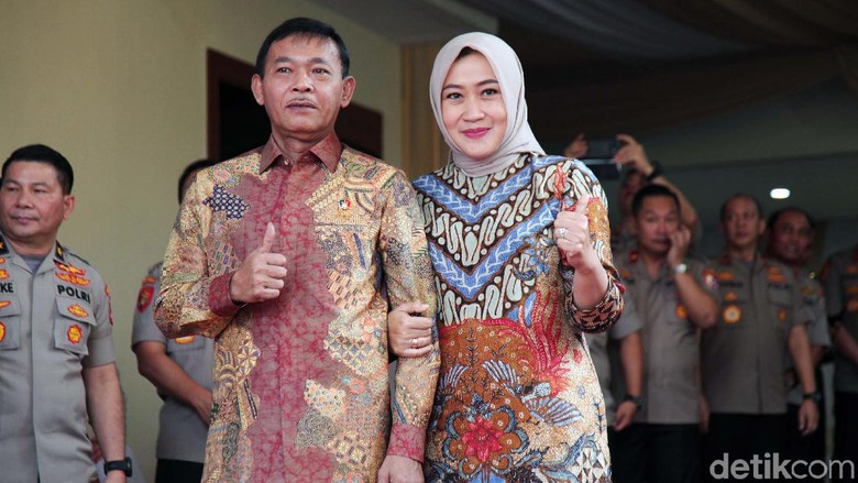 Komisi III DPR Tanyakan Peran Istri Calon Kapolri Komjen Idham Azis Komisi III DPR Tanyakan Peran Istri Calon Kapolri Komjen Idham Azis