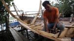 Mengintip Proses Pembuatan Kapal Pompong di Natuna