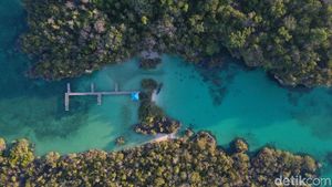 Foto Drone: Pulau Bair, Surga Kecil dari Maluku