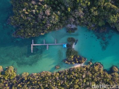 Foto Drone: Pulau Bair, Surga Kecil dari Maluku