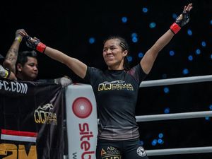 Foto: Aksi Priscilla Hertati Lumban Gaol, Sang Petarung MMA