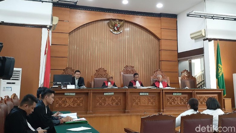 Hakim ke Nunung: Kalau Pakai Sabu untuk Stamina Kenapa Nggak Minum Jamu? Hakim ke Nunung: Kalau Pakai Sabu untuk Stamina Kenapa Nggak Minum Jamu?