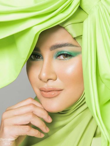 Olla Ramlan Pakai Hijab dan Pita Serba Hijau, Netizen: Mirip Pohon Pisang