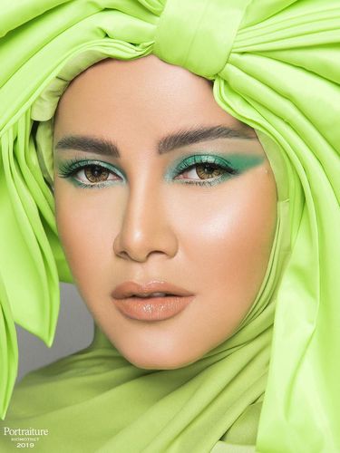 Olla Ramlan Pakai Hijab dan Pita Serba Hijau, Netizen: Mirip Pohon Pisang