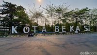 Landmark Kota Bekasi Yang Dipenuhi Coretan Kini Dicat Ulang