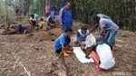 Tanah di Garut Retak, Puluhan Jenazah Dipindahkan