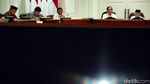 Jokowi Pimpin Ratas Bahas Ekonomi Jokowi Pimpin Ratas Bahas Ekonomi