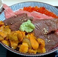Mau Coba? Ini Rice Bowl Isi Wagyu Panggang dan Sashimi Tuna