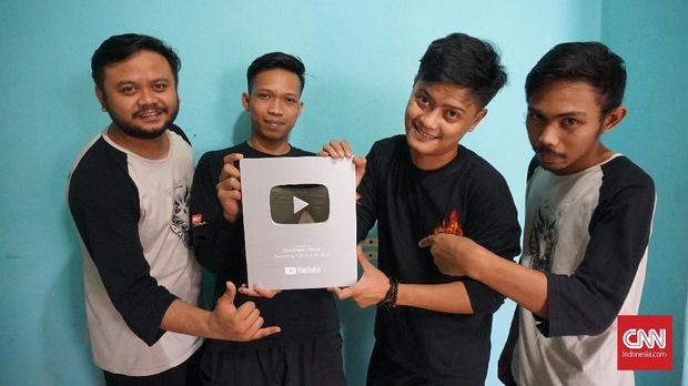 Ghost Panic Team Dapat Penghasilan Jutuaan Rupiah Dari Berburu Hantu